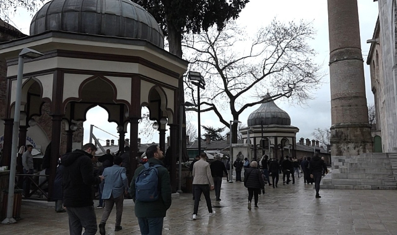 Ramazan'ın ilk cumasında Ulu Cami'de büyük kalabalık!