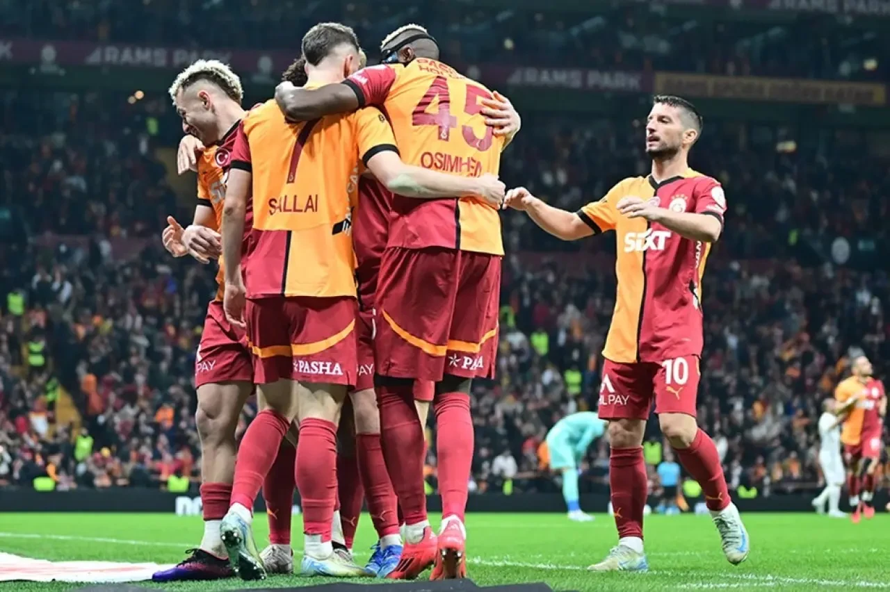 Maç 2-2 olunca canlı yayında tepki yağdı: Galatasaray tarihine geçmiş Okan Buruk’a bu yapılmaz 1