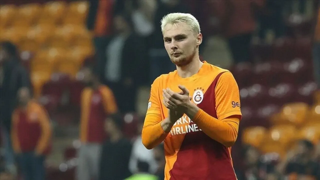 Galatasaray'da bu hafta 3 isimle yollar ayrılıyor! Okan Buruk yetkiyi aldı, transfer listesi belli oldu 3