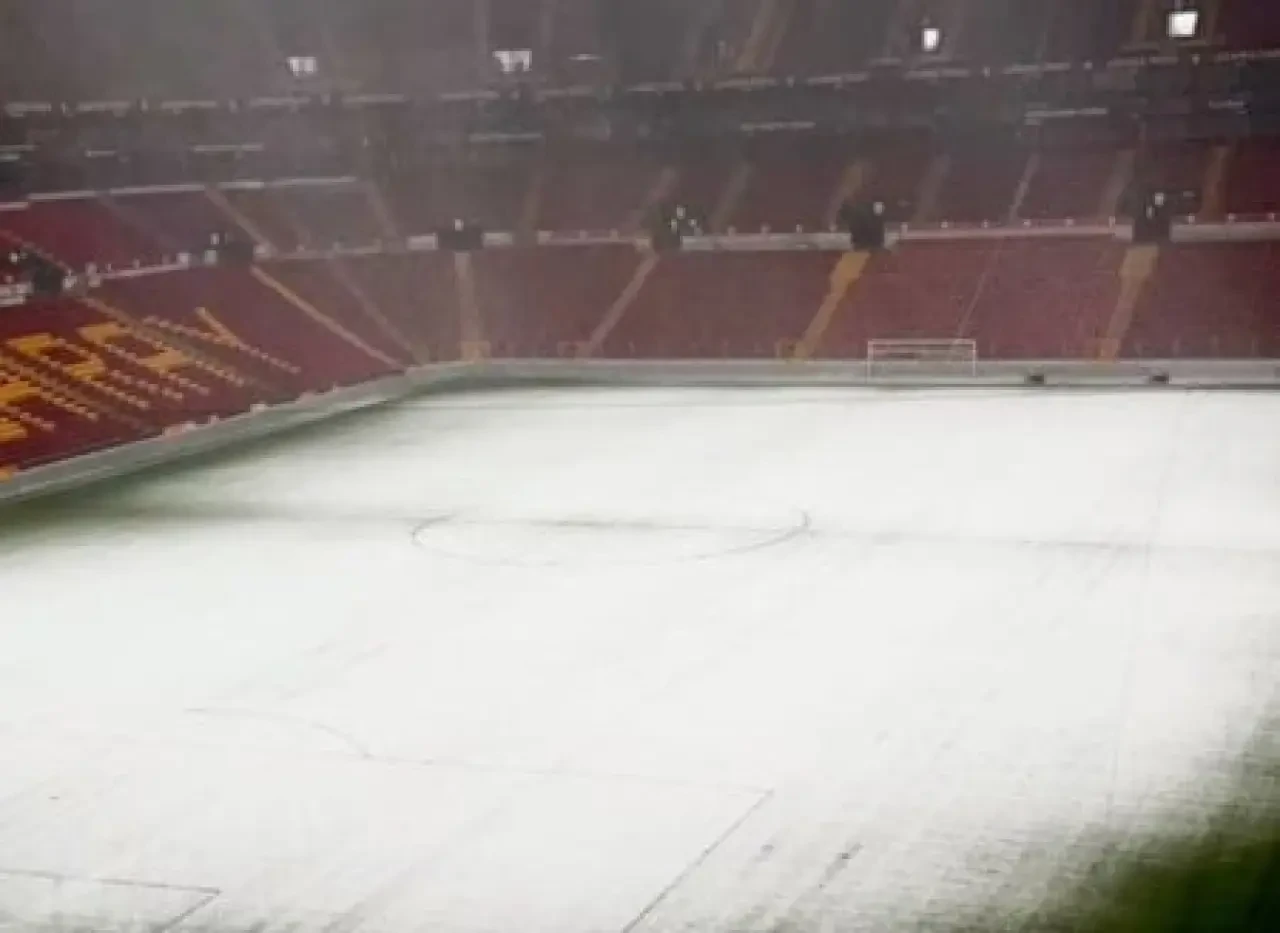 Rams Park'ta zemin krizi! Galatasaray - AZ Alkmaar maçı ertelenecek mi? Son dakika gelişmeleri 3