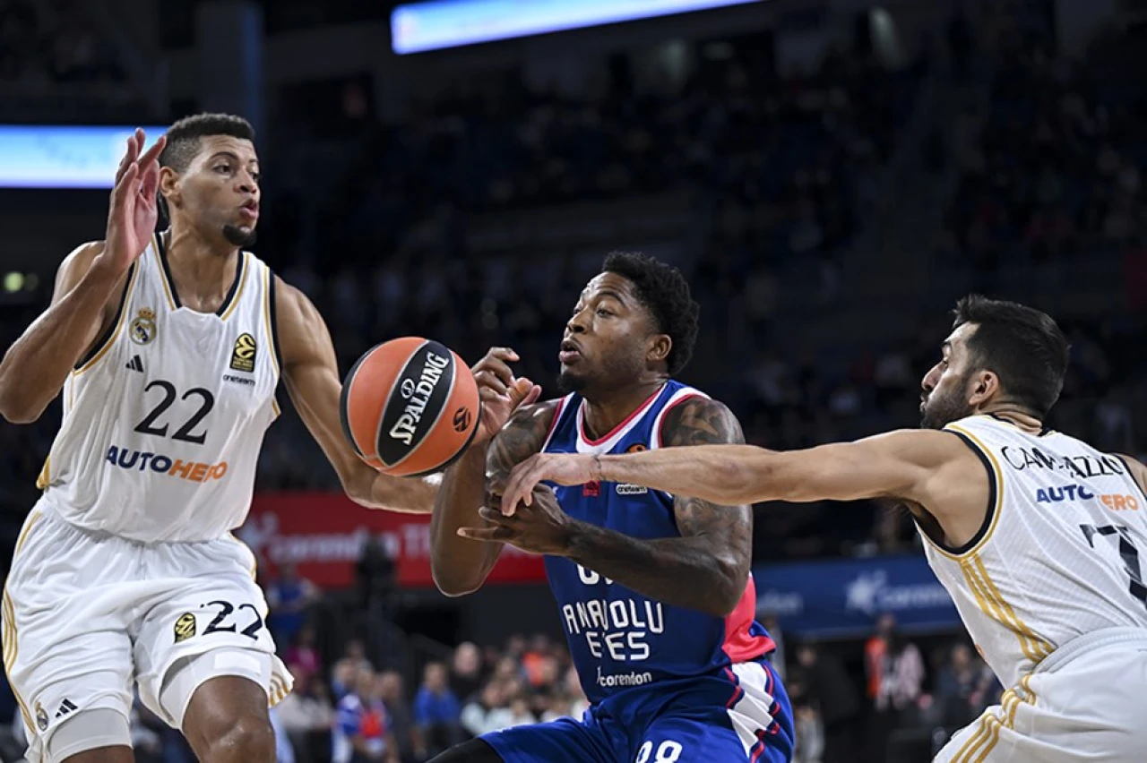 Real madrid-anadolu efes maçına geri sayım: Hangi kanalda, saat kaçta canlı yayınlanacak? THY Euroleague Real Madrid Anadolu Efes basket maçı şifresiz mi?