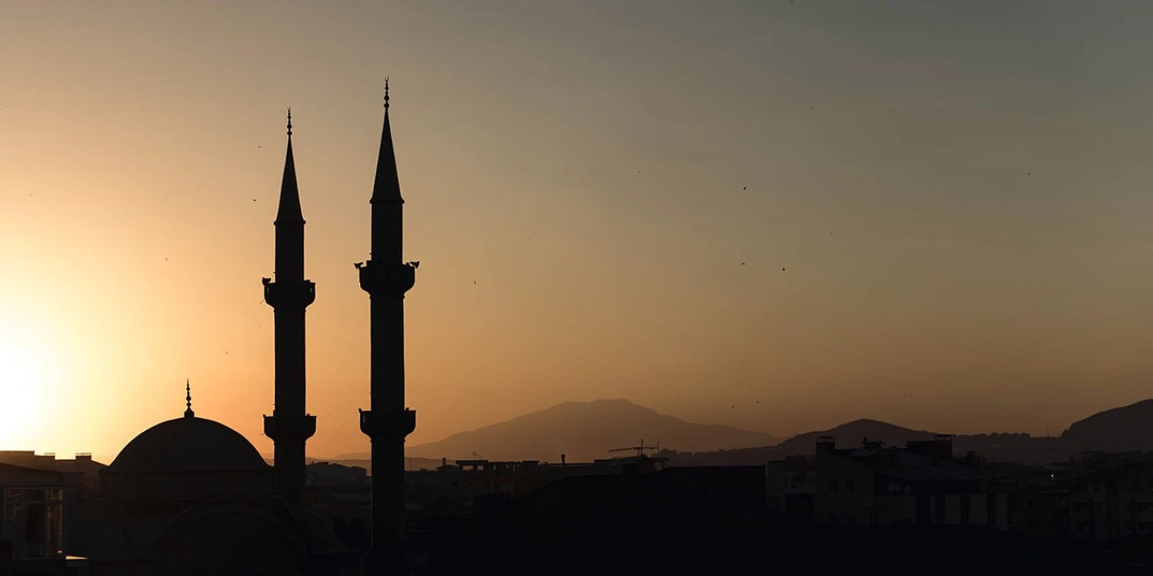 Zor Dönemlerden Geçenlere Teselli Olacak Dua: Kalpleri Rahatlatan Ayetler ve Dualar!