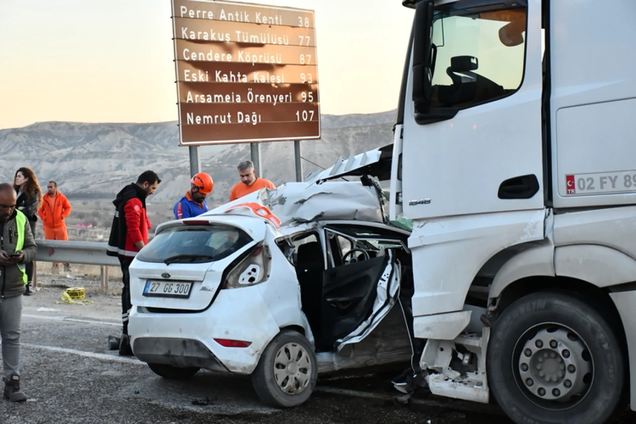 Adıyaman'da Yakıt Tankeri ile Otomobil Çarpıştı!