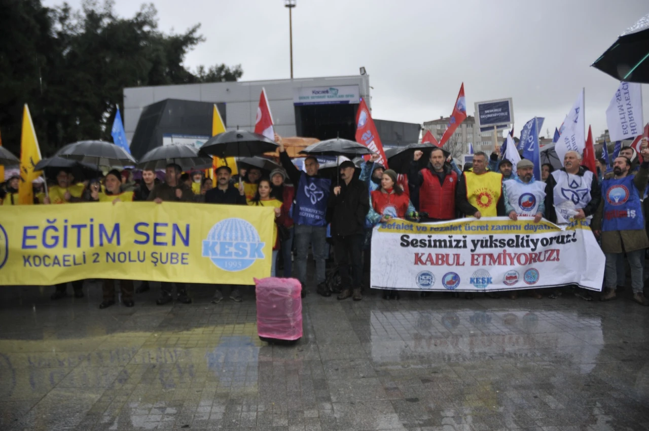 Öğretmenler İş Bıraktı: Gebzeli öğretmenler böyle haykırdı: "Geçinemiyoruz, Adil Gelir Dağılımı İstiyoruz!"