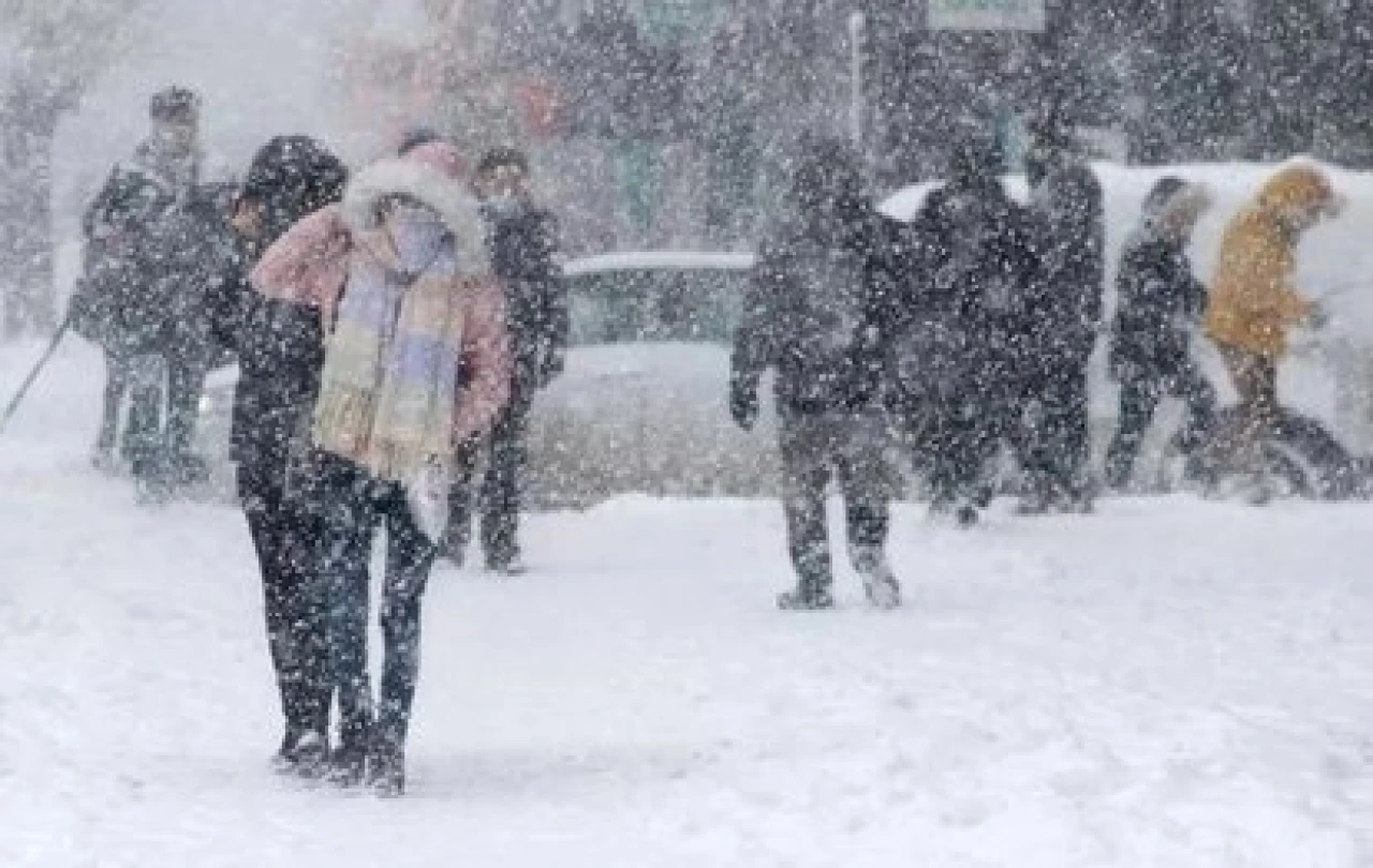 İstanbul’a Kar Geliyor! Hava Sıcaklıkları Düşecek, 1 Hafta Boyunca Soğuk Hava Etkili Olacak