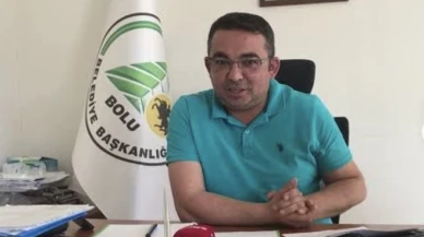 Sedat Gülener kimdir? Tanju Özcan ile akraba mı? Kartalkaya yangınındaki rolü ne?  Sedat Gülener, Bolu Belediye Başkanı Tanju Özcan’ın dayısının oğlu olarak biliniyor. Bolu Belediyesi’nde önemli bir görevde bulunan Gülener, Kartalkaya yangını faciası sonrası gündeme geldi. Grand Kartal Otel yangını ile ilgili denetim süreçlerindeki rolü ve itfaiye biriminin başında olması, tartışmalara neden oldu.  Sedat Gülener’in görevi ve Tanju Özcan ile ilişkisi  Sedat Gülener, Tanju Özcan tarafından Bolu Belediye Başkan Yardımcısı olarak atanmış ve aynı zamanda Bolu İtfaiye Müdürlüğü’nün sorumluluğunu üstlenmiştir. Bu atama, Gülener’in Özcan’ın akrabası olması nedeniyle eleştirilere yol açtı.  Tanju Özcan, eleştiriler üzerine şu açıklamayı yaptı:  	“Sedat Gülener benim dayımın oğlu, bu doğru. Ama göreve getirilmesinde bu akrabalık ilişkisinin bir ilgisi yok. Kendisi çok çalışkan ve pratik zekalı olduğu için bu göreve layık görüldü.”  Kartalkaya yangını ve Sedat Gülener’in rolü  Bolu Kartalkaya’daki Grand Kartal Otel yangınında 76 kişi hayatını kaybetti. Bu üzücü facia sonrası, Gülener’in itfaiye biriminin başında olması ve yangın öncesindeki denetimlerdeki rolü sorgulanmaya başlandı. Özellikle, otelin yangın güvenliği raporunun Gülener tarafından onaylandığı iddiaları, ihmallerle ilgili tartışmaları artırdı.  Denetim süreci ve iddialar  Yangın öncesinde otelin yangın güvenliği açısından yetersiz olduğu rapor edilmişti. Ancak iddialara göre, Sedat Gülener bu raporu iptal ederek otelin yangına karşı yeterli olduğuna dair yeni bir rapor düzenletti. Bu durum, yangın faciasındaki ihmallerin boyutunu gözler önüne serdi.  Liyakat tartışmaları yeniden alevlendi  Sedat Gülener’in atanması ve yangın sürecindeki rolü, belediyelerde liyakat ve akraba atamaları konusundaki eleştirileri yeniden gündeme taşıdı. Bolu halkı, bu olay sonrası daha sıkı denetim ve adalet çağrısında bulunuyor.  Anahtar Kelimeler:  Sedat Gülener kimdir, Tanju Özcan akraba mı, Kartalkaya yangını Sedat Gülener, Bolu Belediye Başkan Yardımcısı, Grand Kartal Otel yangını, yangın güvenliği raporu, Bolu itfaiye müdürlüğü, Tanju Özcan yangın açıklaması, liyakat tartışmaları.