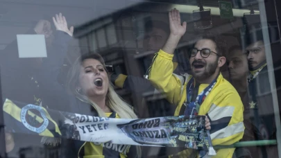 Beşiktaş Fenerbahçe derbisi öncesi sarı-lacivertli taraftarlar yola çıktı!